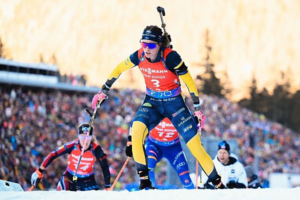Elvira Öberg gewinnt im Massenstart. - © Sven Hoppe/dpa