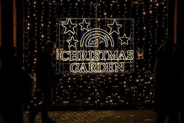 Der Christmas Garden Berlin im Botanischen Garten. - © Paul Zinken/dpa