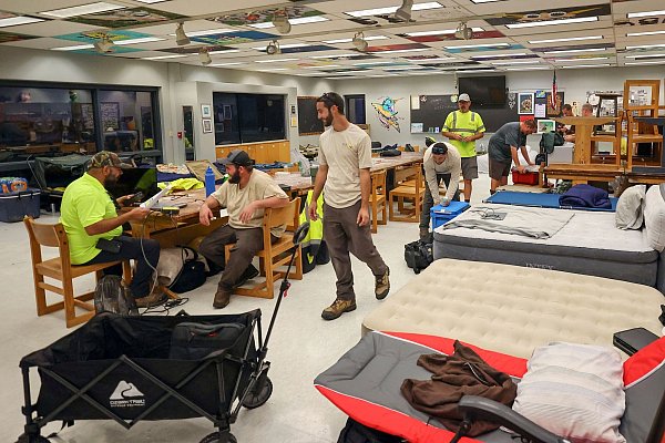 Eine Schule in New Port Richey dienst als Notunterkunft. - © Mike Carlson/FR155492 AP/dpa