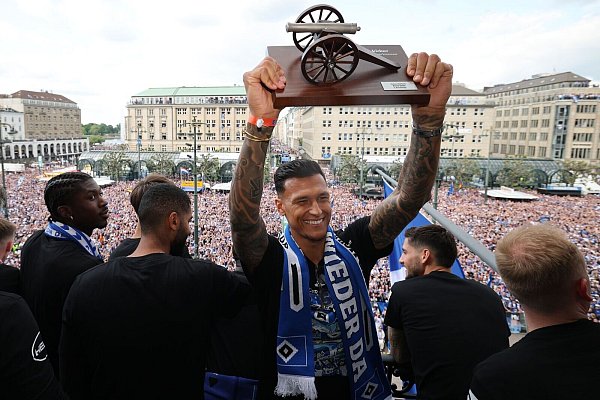 Einer der Aufstiegshelden, die nicht mehr beim HSV sind: Davie Selke - © Christian Charisius/dpa
