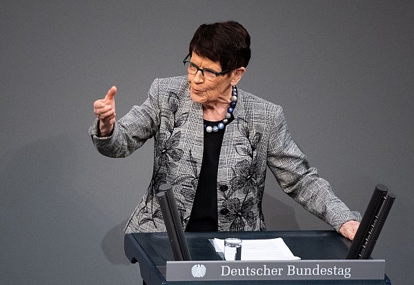 Rita Süssmuth brachte als Wissenschaftlerin neue Impulse in die Bundespolitik und wurde 1988 Bundestagspräsidentin. (Archivbild) - © Bernd von Jutrczenka/dpa