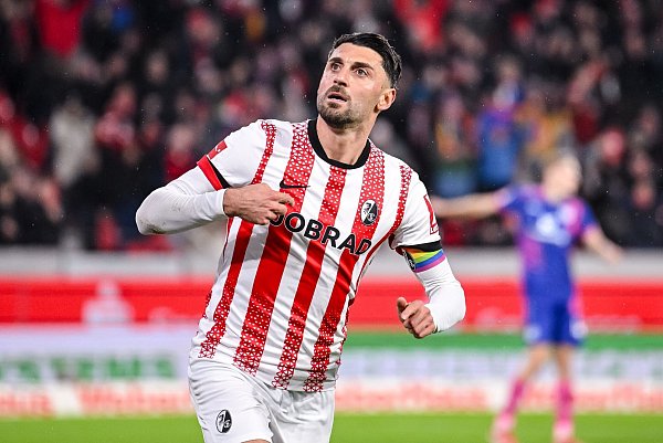 Erzielte das 2:0: Vincenzo Grifo - © Harry Langer/dpa