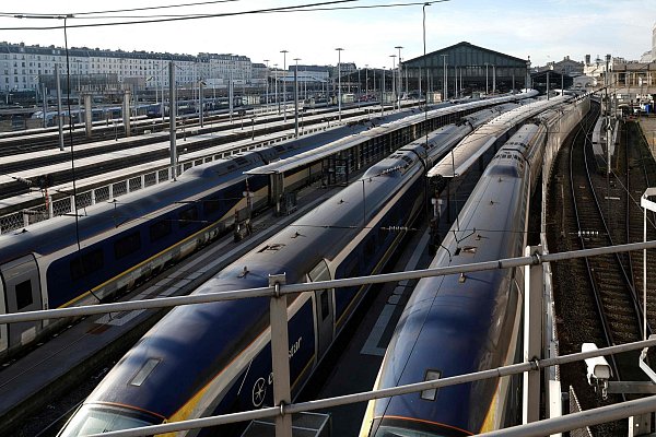 Auch Eurostar-Fernzüge von Paris durch den Eurotunnel nach London sind betroffen. - © Geoffroy Van Der Hasselt/AFP/dpa