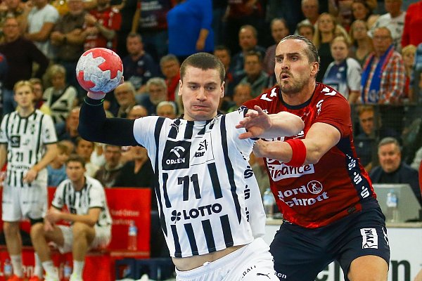Elias Ellefsen á Skipagøtu war einer der besten Kieler Spieler. - © Michael Hundt/dpa