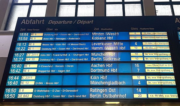 Zu oft zu spät: Die Züge der Deutschen Bahn. (Archivbild) - © Arne Meyer/dpa