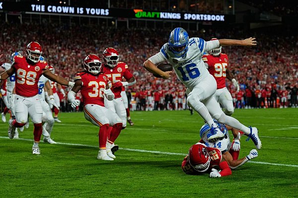 Die Kansas City Chiefs meldeten sich gegen die Detroit Lions eindrucksvoll zurück. - © Charlie Riedel/AP/dpa
