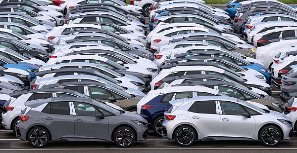 In der Autobranche sinken die Gewinne. - © Hendrik Schmidt/dpa