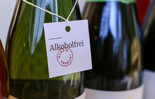 Für Menschen, die auf Alkohol verzichten, gibt es viele Alternativen. (Symbolbild) - © Oliver Berg/dpa/dpa-tmn