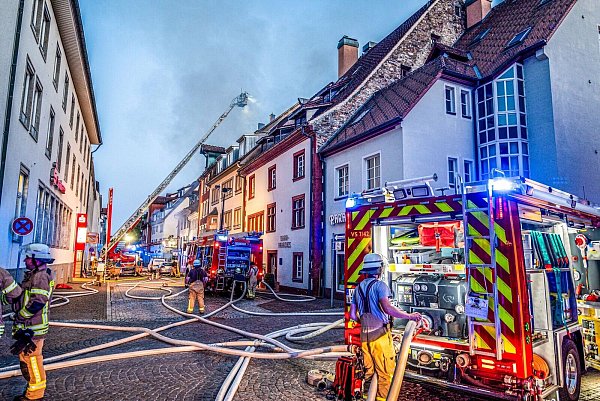 Die vom Großbrand betroffenen Bewohner kamen nach Angaben des städtischen Pressesprechers bei Familien und Freunden unter. - © Joshua Rzepka/onw-images/dpa