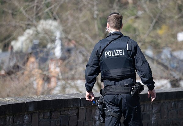 Wochenlang hatten zahlreiche Einsatzkräfte in Weilburg und Umgebung nach dem vermissten sechsjährigen Jungen gesucht. (Archivbild) - © Boris Roessler/dpa