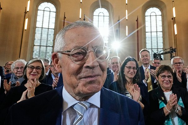 Mehr als 700 Menschen nehmen am Festakt teil. - © Michael Probst/Pool AP/AP/dpa