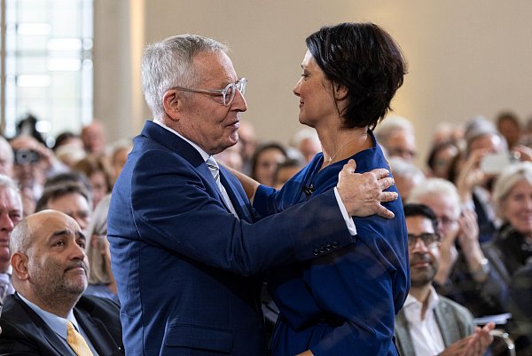 Katja Petrowaskaja: «Danke, dass Sie sich immer wieder zu Wort melden.» - © Hannes P. Albert/dpa pool/dpa