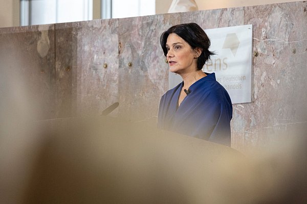 Laudatorin Katja Petrowskaja: «Neugier, Sehnsucht und Liebe». - © Hannes P. Albert/dpa pool/dpa