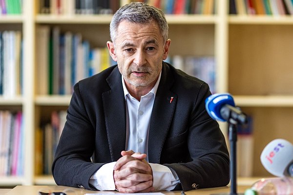 Der DTB-Chef betont auch die Grenzerfahrung in einem Sport wie Turnen. - © Frank Hammerschmidt/dpa