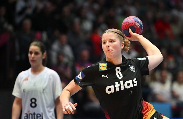 Gehörte gegen Uruguay zu den Besten: Nina Engel. - © Marijan Murat/dpa