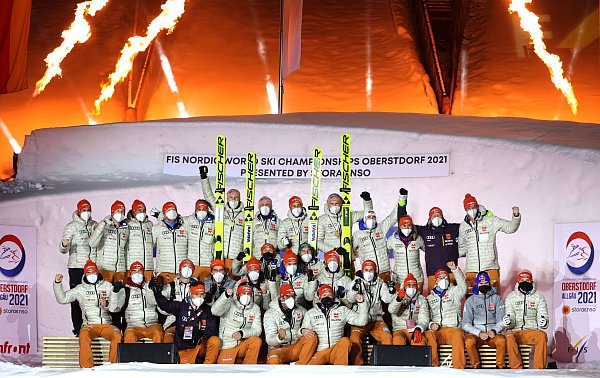 Das soll 2031 anders werden: Vor vier Jahren jubelte das deutsche Team noch mit Maske und ohne Zuschauer. - © Karl-Josef Hildenbrand/dpa