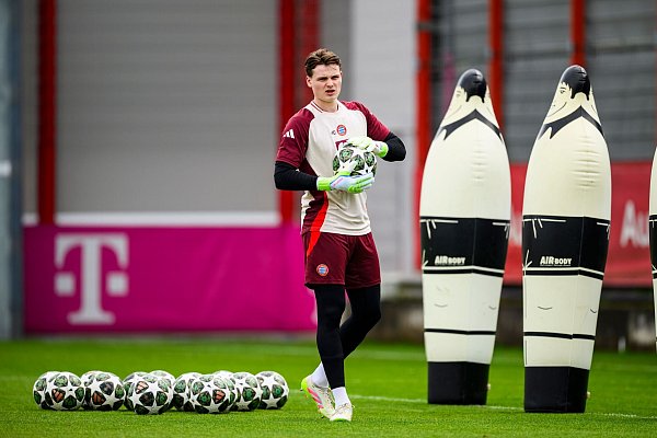 Jonas Urbig beim Abschlusstraining. Kann er in Mailand die Null halten? - © Tom Weller/dpa