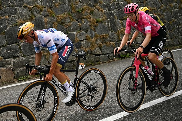 Bei Tour ausgestiegen: Doppel-Olympiasieger Remco Evenepoel - © Loic Venance/AFP/dpa
