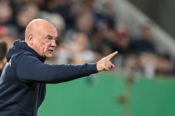 Unter Uwe Rösler geht es aufwärts mit dem VfL Bochum. - © Harry Langer/dpa