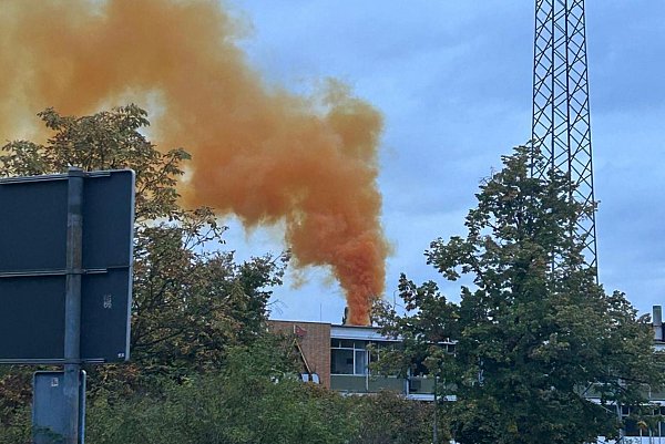 Bei Aschaffenburg lief ein großer Feuerwehreinsatz. - © Ralt Hettler/dpa
