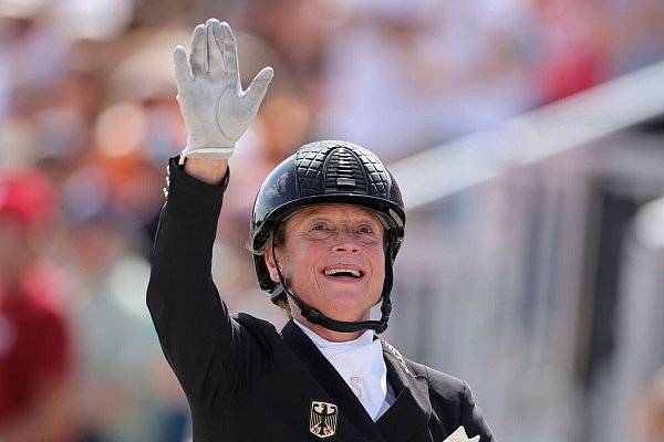 Die achtfache Olympia-Siegerin Isabell Werth kritisiert die Deutsche Reiterliche Vereinigung - © Rolf Vennenbernd/dpa