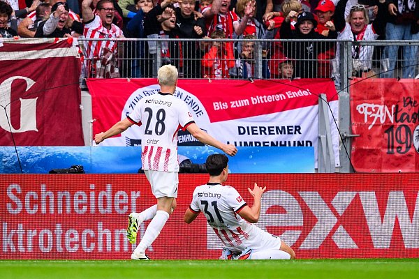 Igor Matanovi? lässt die Fans mit einem späten Doppelpack jubeln. - © Tom Weller/dpa
