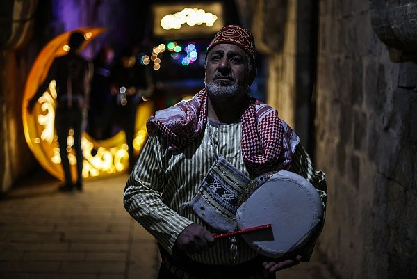 Auch in Syriens Provinz Idlib kann man die misaharati noch in der Altstadt erleben. (Archivbild) - © Anas Alkharboutli/dpa
