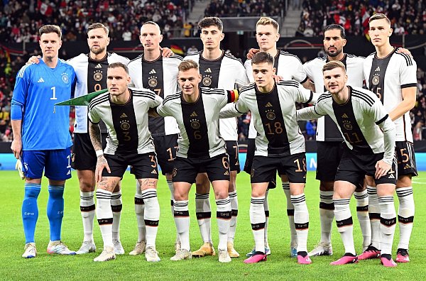 Mit jungen Kräften gegen Peru: Die DFB-Auswahl bei ihrem ersten Auftritt nach der WM in Katar. - © Federico Gambarini/dpa