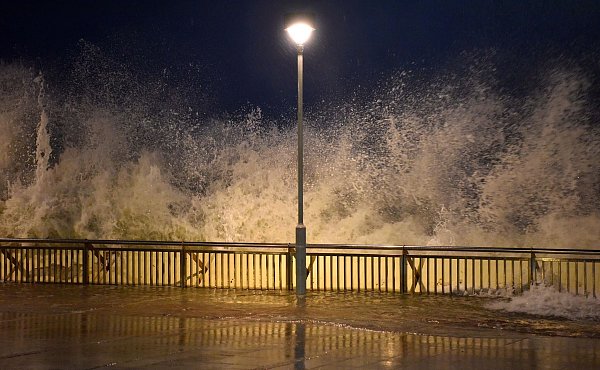 In Taiwan trat ein Stausee über die Ufer und überflutete Ortschaften. - © --/XinHua/dpa