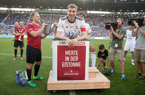 Sein Eistonnen-Spruch ist legendär: Per Mertesacker. (Archivbild) - © Julian Stratenschulte/dpa