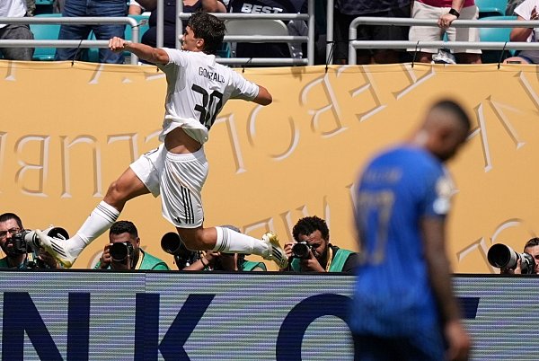 Real-Youngster Gonzalo Garcia jubelt nach seinem 1:0. - © Rebecca Blackwell/AP/dpa