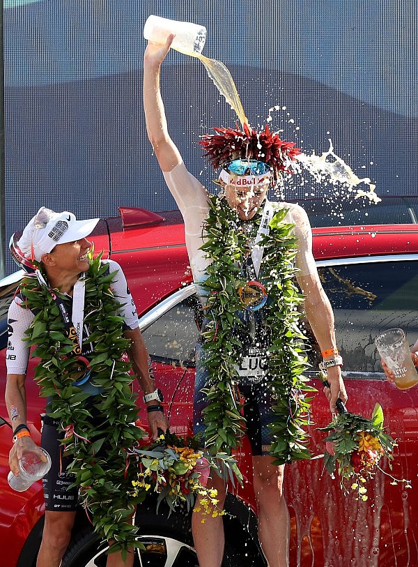 Wird Titelverteidigerin Lucy Charles-Barclay auch in Nizza die kalte Dusche für die Gewinnerin genießen? - © Christian Petersen/Getty Images for IRONMAN/dpa