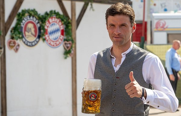 Mehr Bayern geht praktisch nicht: Thomas Müller. - © Stefan Puchner/dpa