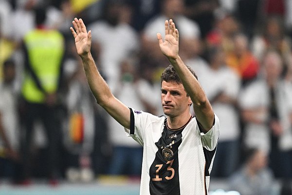 Thomas Müller nimmt Abschied - aber nur vom FC Bayern. Er spielt in Kanada weiter. - © Federico Gambarini/dpa