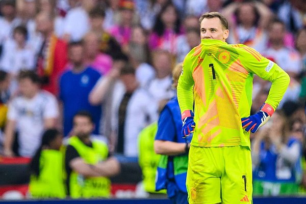 Manuel Neuer hält sich zu seiner DFB-Zukunft noch bedeckt. - © Tom Weller/dpa