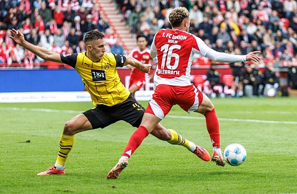 Borussia Dortmund kassiert bei Union Berlin einen herben Rückschlag. - © Andreas Gora/dpa