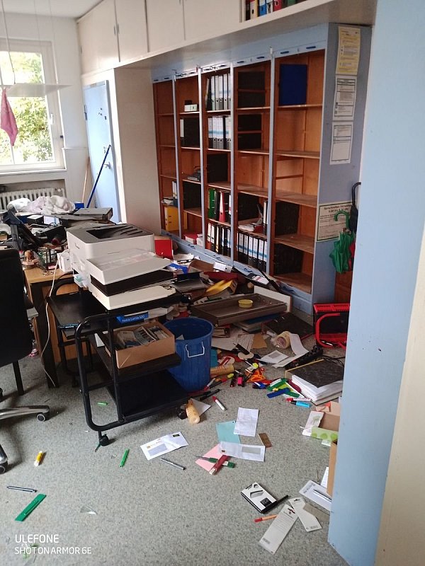 Chaos: Der Täter randalierte im Gebäude. - © Privat