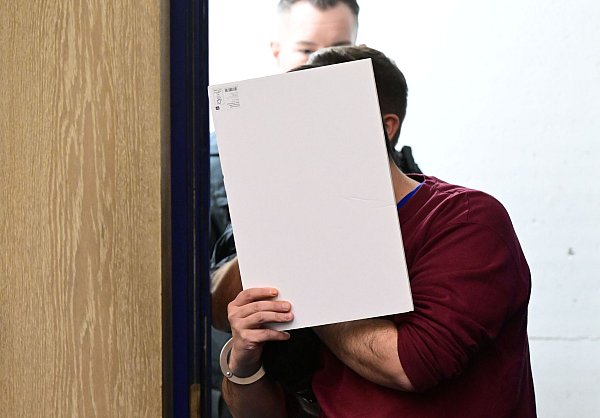 Das Gericht muss klären, ob der Angeklagte der Todesfahrt von Mannheim schuldfähig ist. - © Bernd Weißbrod/dpa