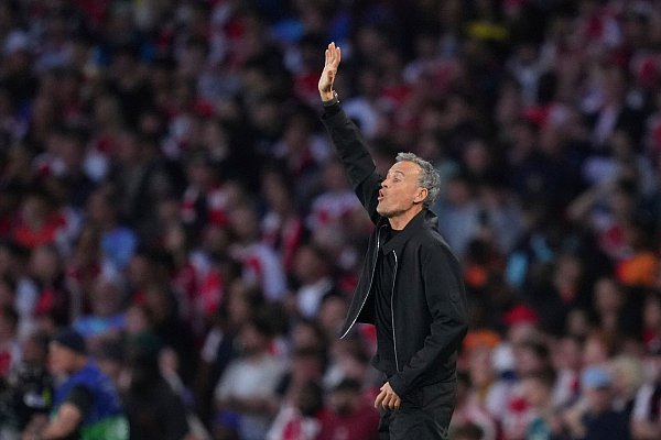 Darf auf das Finale in München hoffen: PSG-Trainer Luis Enrique. - © Kirsty Wigglesworth/AP/dpa