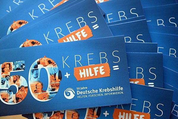 Drei Millionen Broschüren mit Informationen über Krebsarten, Hilfen für Betroffene und Angehörige werden jedes Jahr gedruckt. - © Federico Gambarini/dpa
