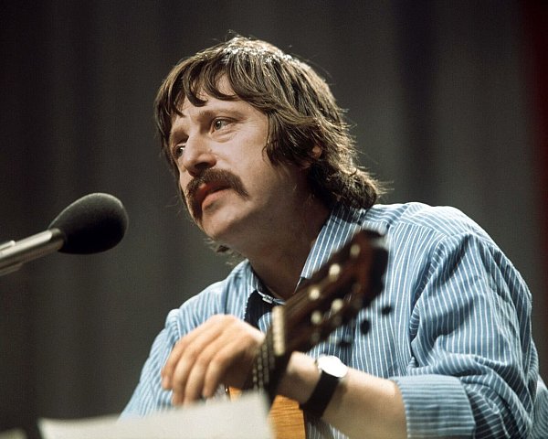 Bei seinem berühmten Auftritt am 13. November 1976 in Köln war Liedermacher Wolf Biermann knapp 40 Jahre alt. - © Hans Bertram/dpa