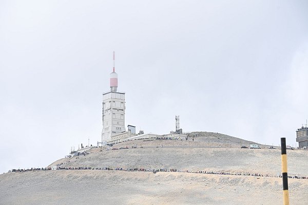 Der Anstieg zum legendären Mont Ventoux ist eine der Attraktionen der 112. Tour de France. - © David Stockman/BELGA/dpa