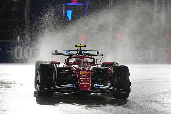 Für Ferrari-Pilot Lewis Hamilton lief gar nichts zusammen, er wurde Letzter. - © Eric Gay/AP/dpa