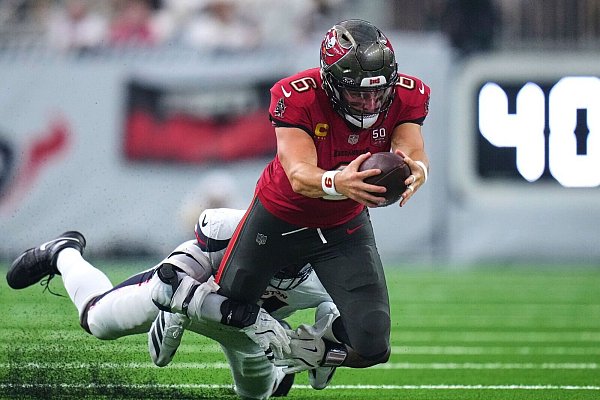 Bucs-Quarterback Baker Mayfield fühte sein Team zu einem späten Touchdown und dem zweiten SIeg im zweiten Spiel. - © Eric Gay/AP/dpa