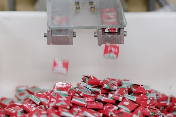 1.000 Tonnen Frukas werden im Jahr produziert. - © Sebastian Willnow/dpa