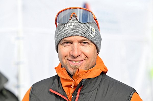 Bundestrainer Maximilian Wittwer glaubt an das Potenzial der Sportart Skibergsteigen. - © Uwe Lein/dpa