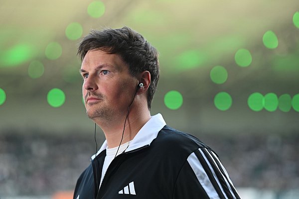 Bundesliga-Debüt für HSV-Coach Polzin. - © Fabian Strauch/dpa