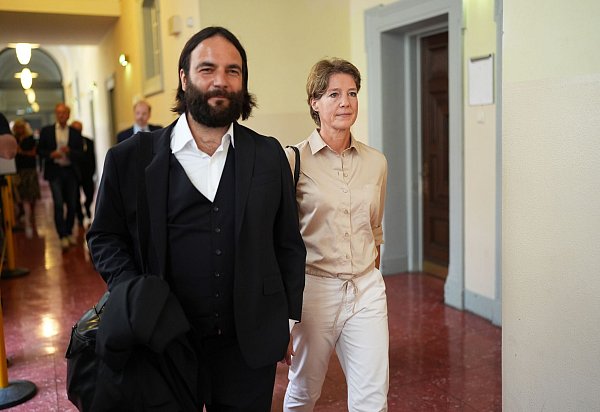 Die 52 Jahre alte Angeklagte Christina Block an der Seite ihres neuen Pflichtverteidigers Ingo Bott. - © Marcus Brandt/dpa