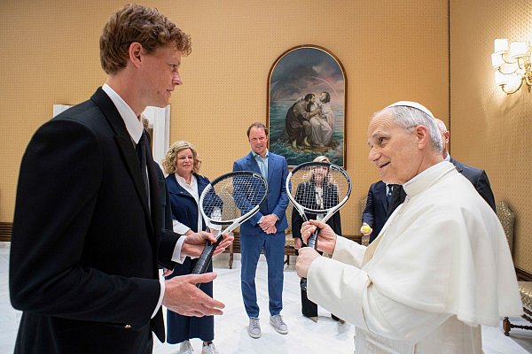 Papst Leo XIV. gilt als tennisbegeistert. - © --/Vatican Media/dpa