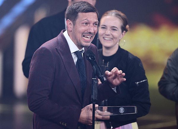 Mischke gewann 2023 den Deutschen Fernsehpreis für seine ProSieben-Reportage «Verlassen und vergessen? Afghanistan im Griff der Taliban». (Archivbild) - © Rolf Vennenbernd/dpa